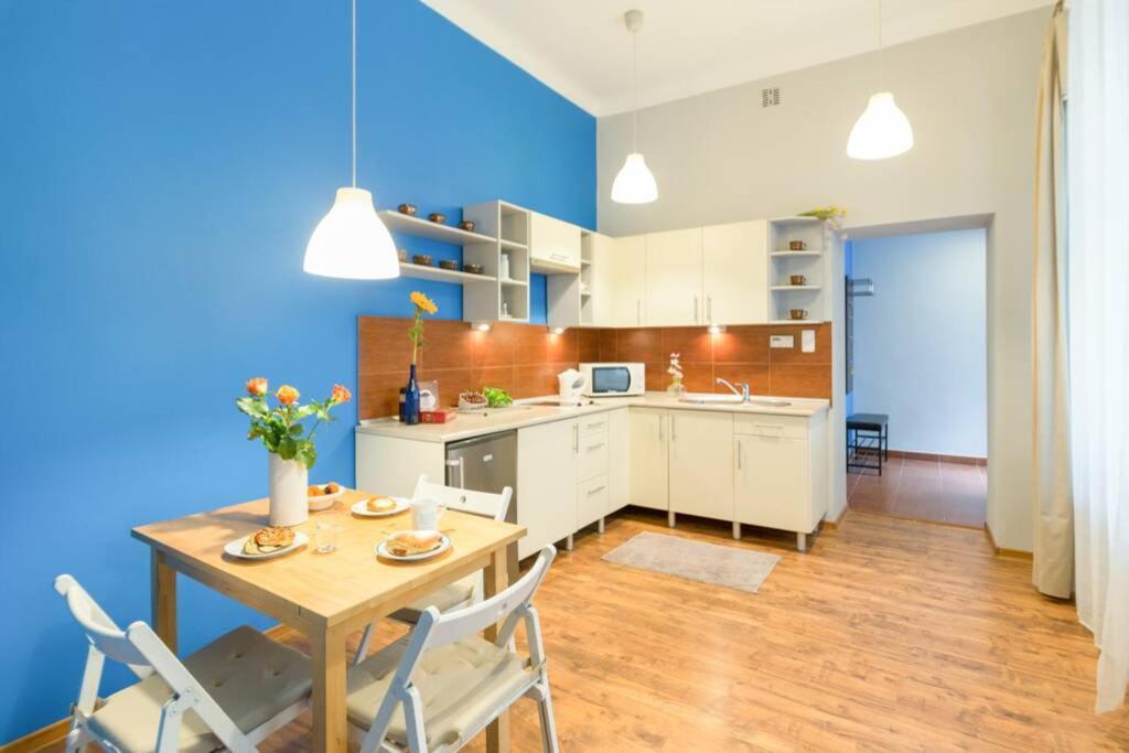 The Quiet Blue Home In The City Center! Kraków Zewnętrze zdjęcie